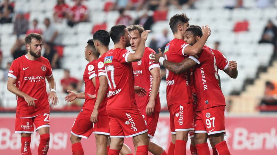 Antalyaspor 3 golle vizeyi aldı