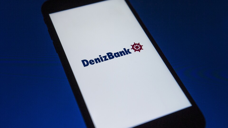 Denizbank'tan ünlü isimlere suç duyurusu