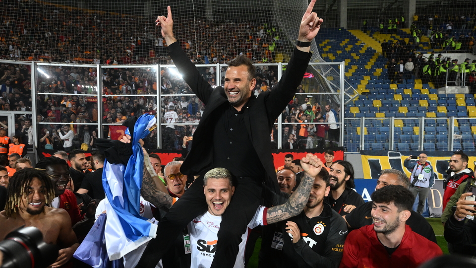 Okan Buruk imzayı atıyor!