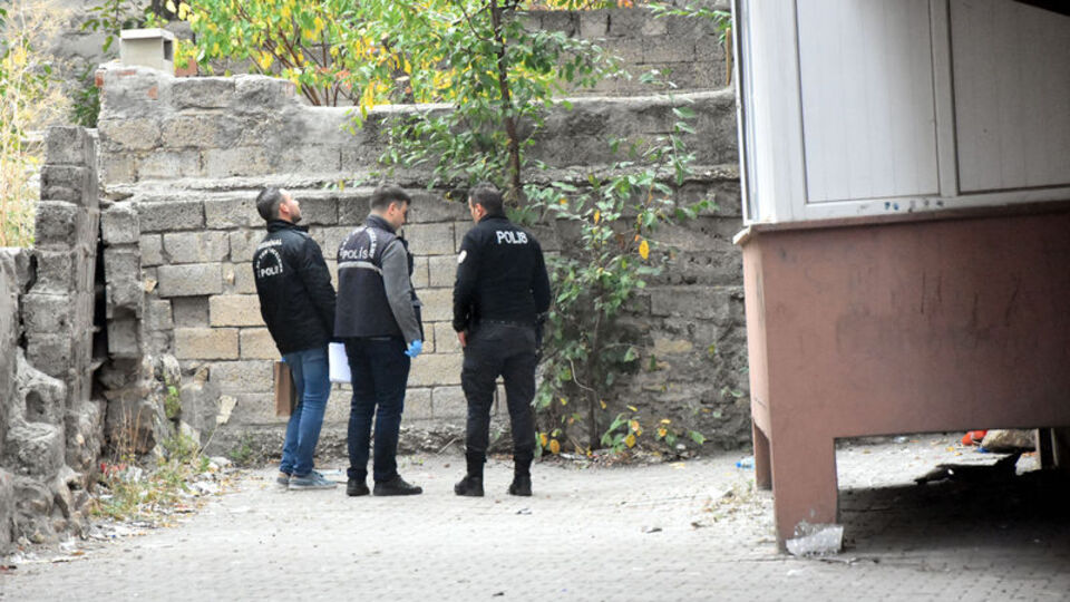 Bebek, 4'üncü kattan düştü
