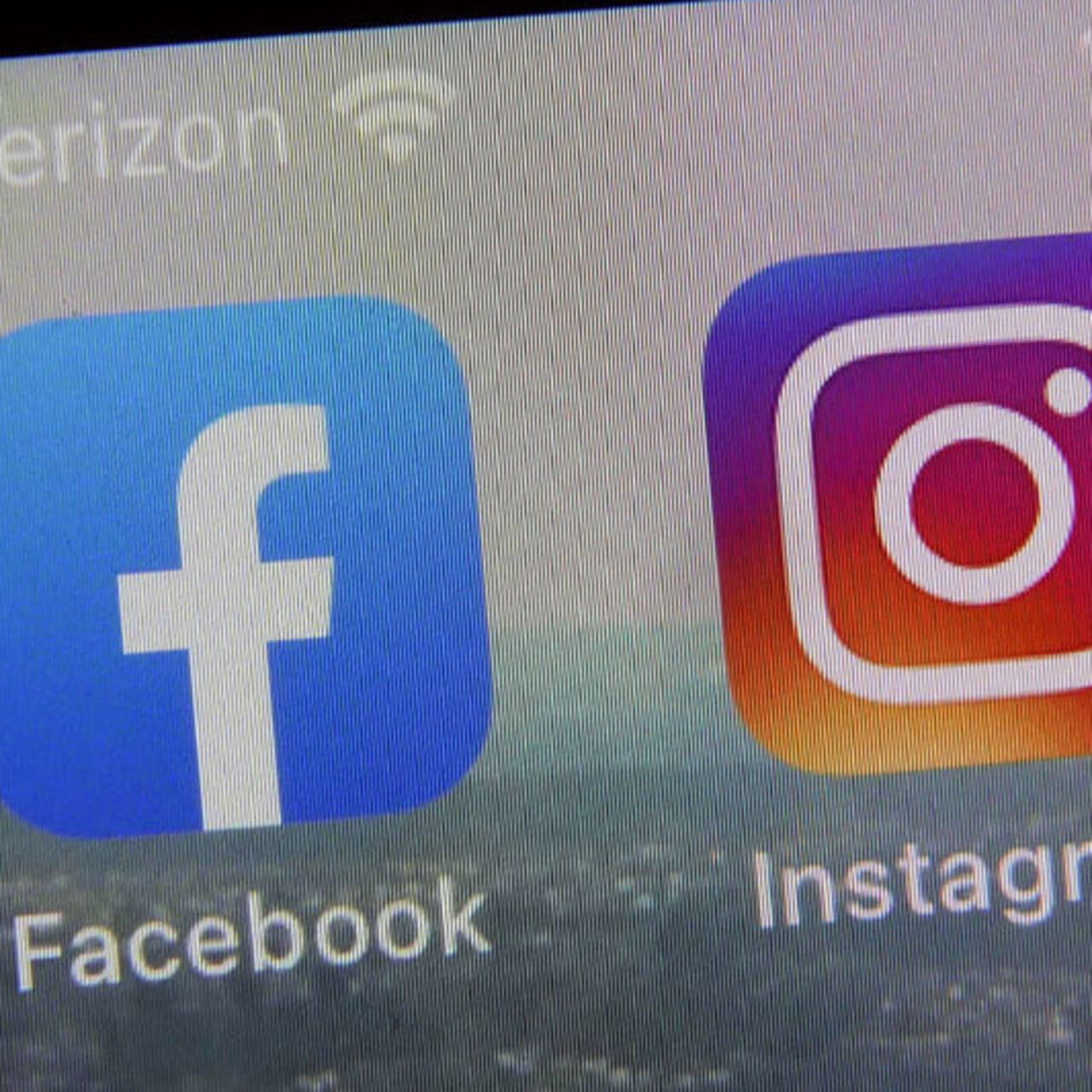 Instagram ve Facebook ücretli mi olacak?