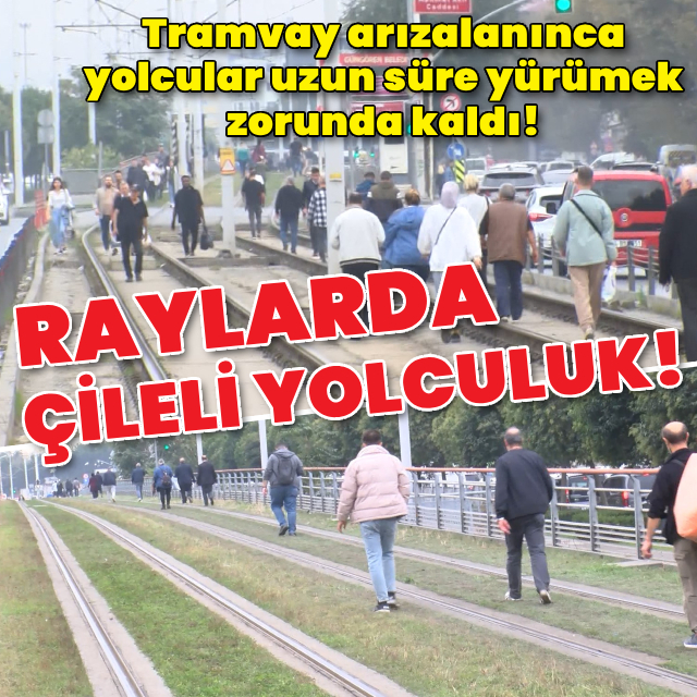 Tramvay arızalanınca yolcular raylarda yürümek zorunda kaldı!