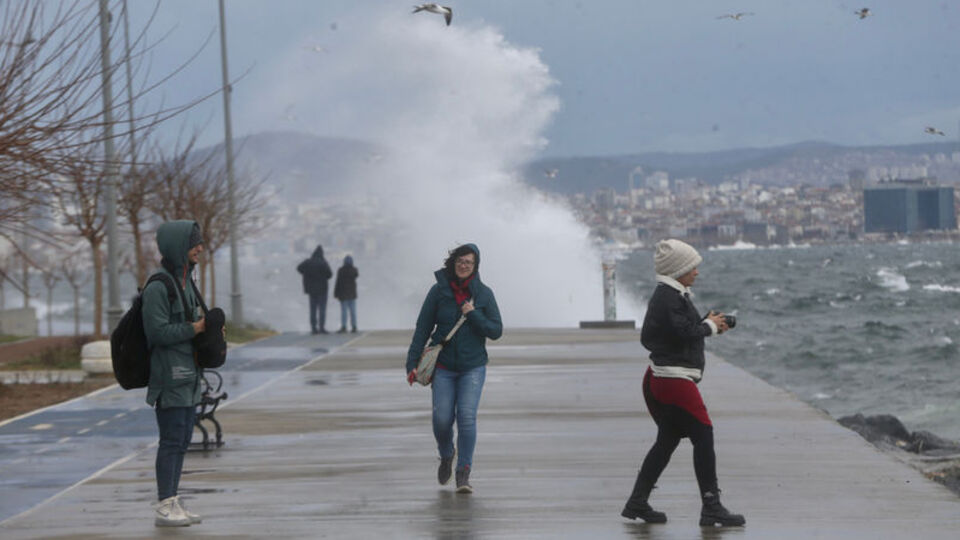 Öğle saatlerinden itibaren... Bugüne ve yarına dikkat! AKOM'dan İstanbul için kritik uyarı!