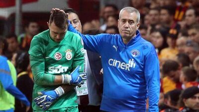 Muslera sakatlandı!