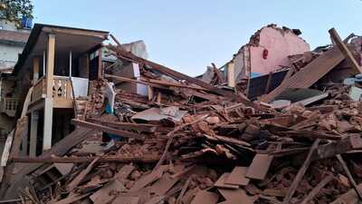 Nepal'de 5,6 büyüklüğünde deprem: En az 69 ölü
