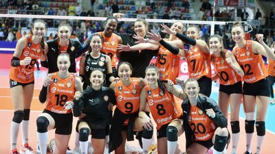 Eczacı set vermeden galip!