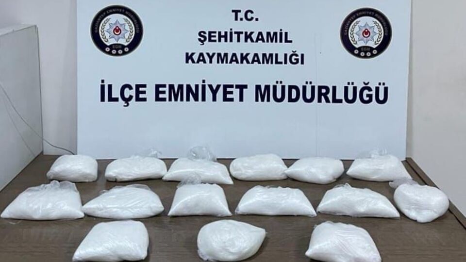 Gaziantep'te 14 kilo 950 gram metamfetamin ele geçirildi