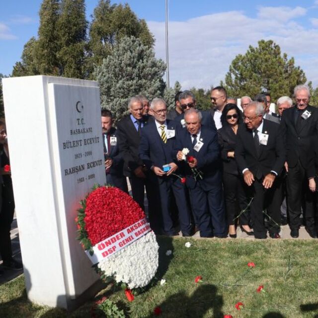 Bülent Ecevit mezarı başında anıldı