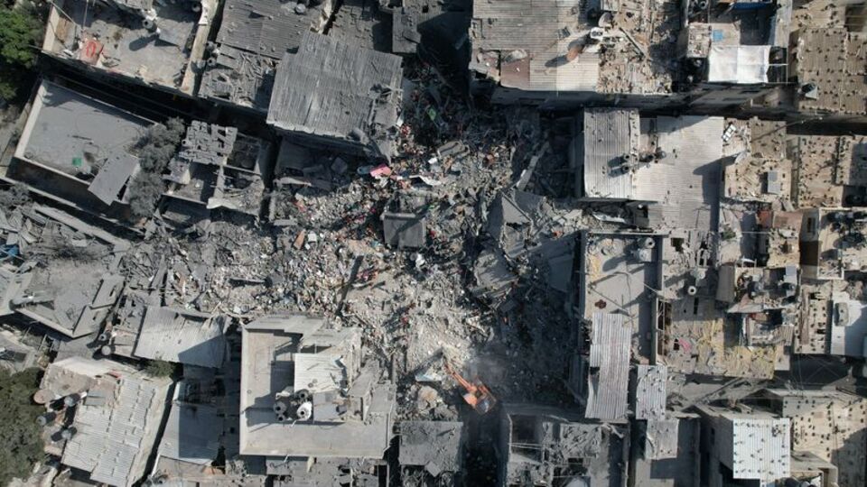 İsrail yine mülteci kampını bombaladı