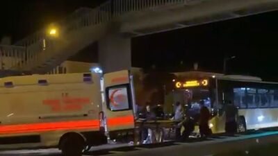 Üst geçidi kullanmayan 2 kadına otobüs çarptı