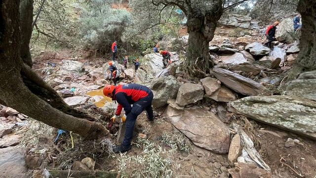 3 ki�i �lm��t�! Kahreden aray��!