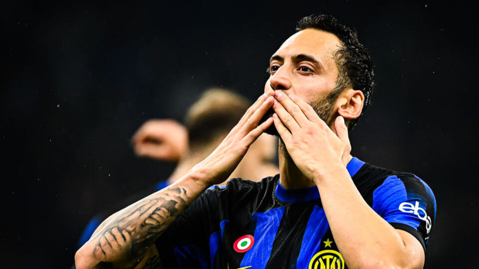 Hakan atıyor, Inter zirveyi koruyor