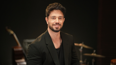 10 yıldır demlenen şarkısını kliplendirdi