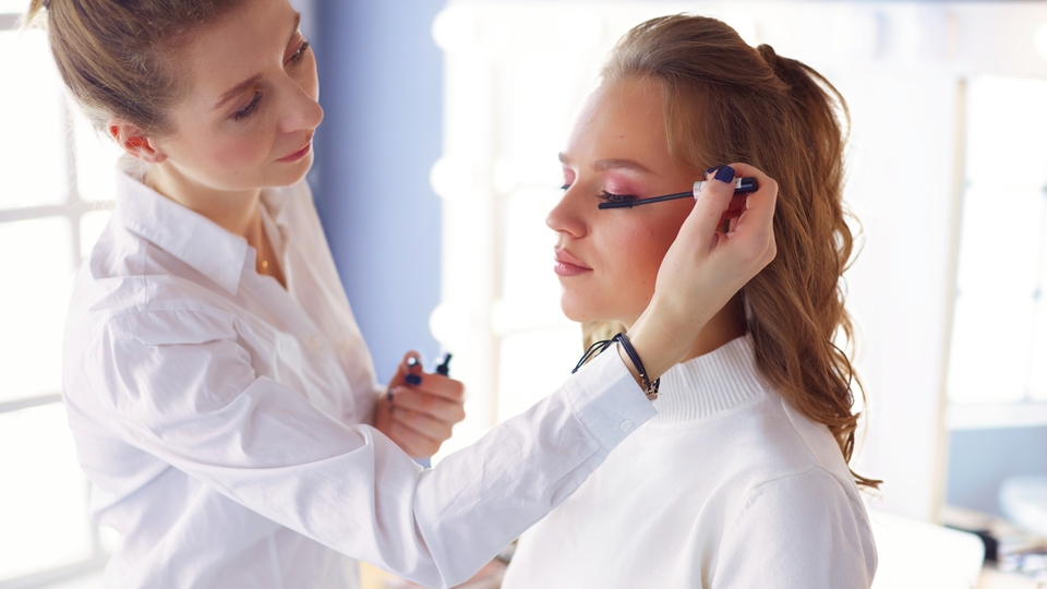 Simli makyaj ürünlerine dikkat!