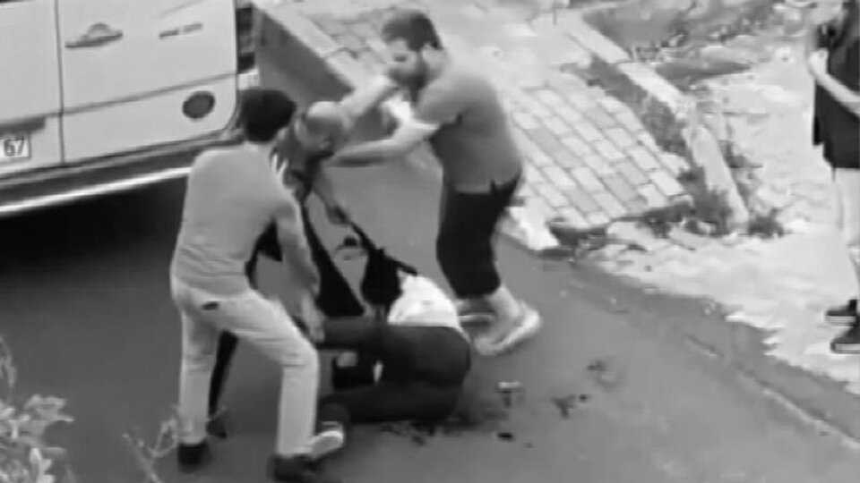 Dolmuş şoföründen yolcuya korkunç şiddet!