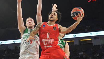 Anadolu Efes uzatmada zafere uzandı!