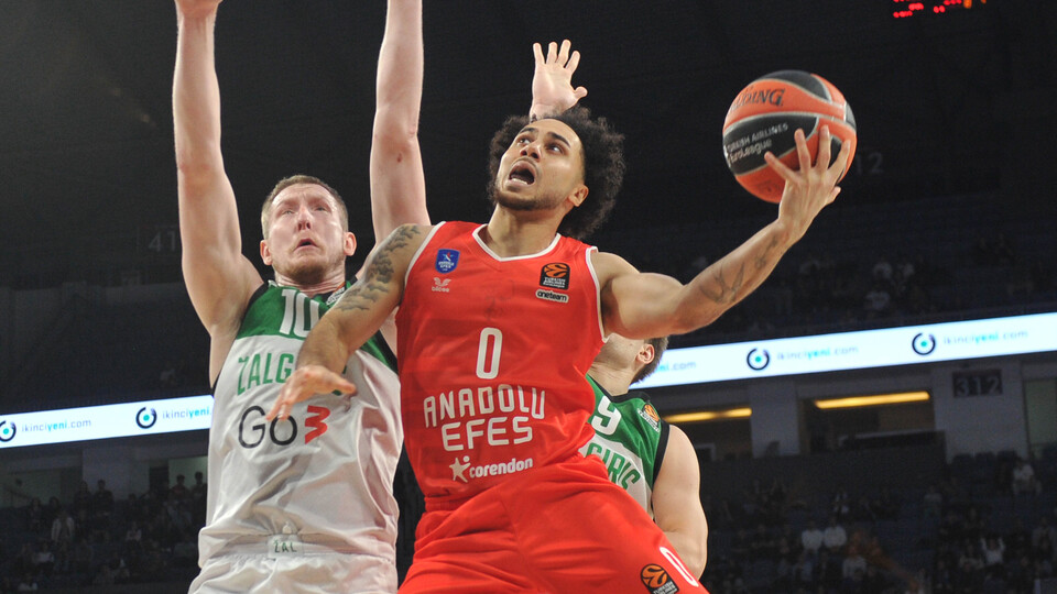 Anadolu Efes uzatmada zafere uzandı!