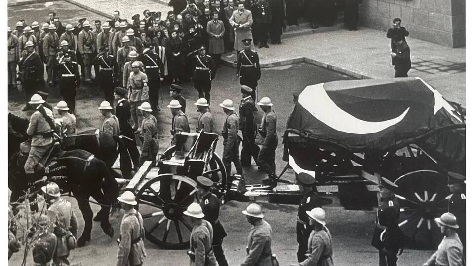 10 Kasım gazeteleri: 'Matem Sayfaları'