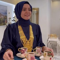 Nevra Bilem'in altın dolu havuz keyfi dikkat çekti!