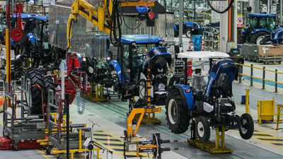 Ürettiği üç traktörden birini ihraç etti