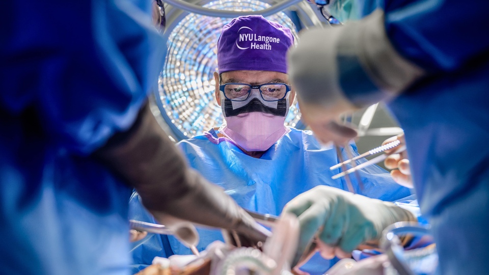 ABD´de bir hastaya `tam göz´ nakli yapıldı