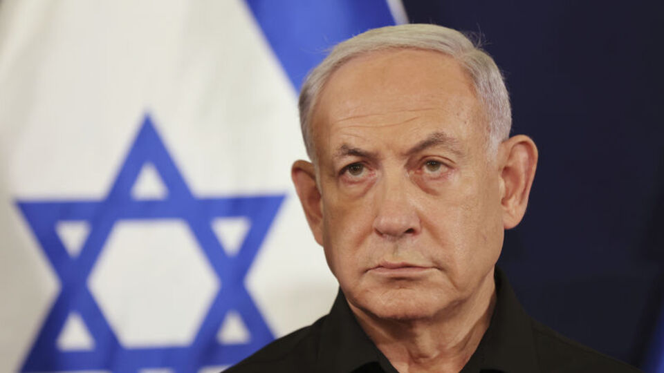 Netanyahu bildiğini okuyor