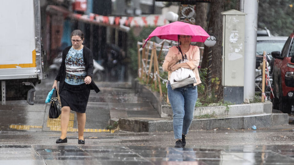 Meteoroloji saat verdi harita ile uyardı! 5 bölgede sağanak!