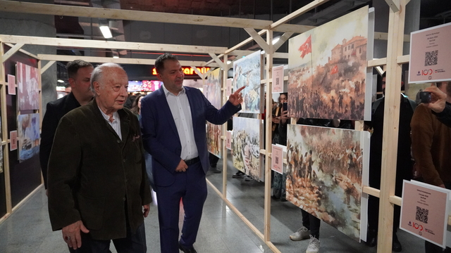  Gültekin Çizgen'in "Atatürk" sergisi açıldı
