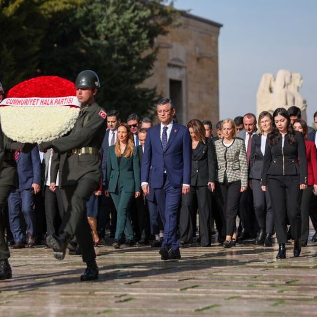 CHP'den Anıtkabir'e ziyaret