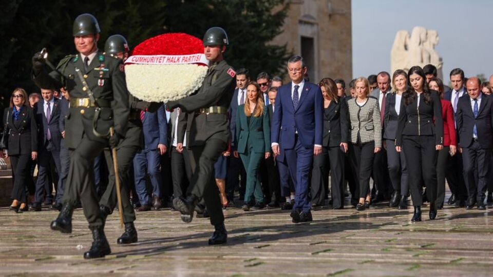 CHP'den Anıtkabir'e ziyaret