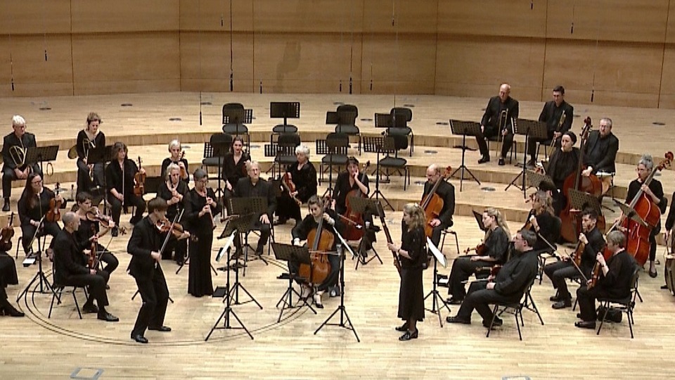 Ayakta alkışlandı