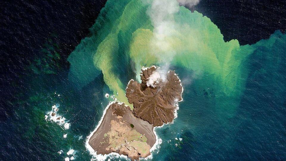 Japonya'da volkanik hareketler sonrasında yeni bir ada doğdu