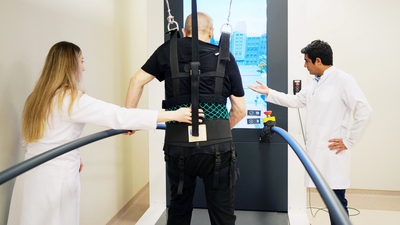 Yatağa bağımlıydı! 3 ayda hastaneden yürüyerek çıktı