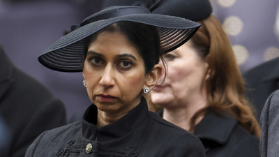 İngiltere'de kabinede şok!