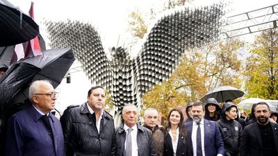 Beşiktaş kartal heykelini açtı