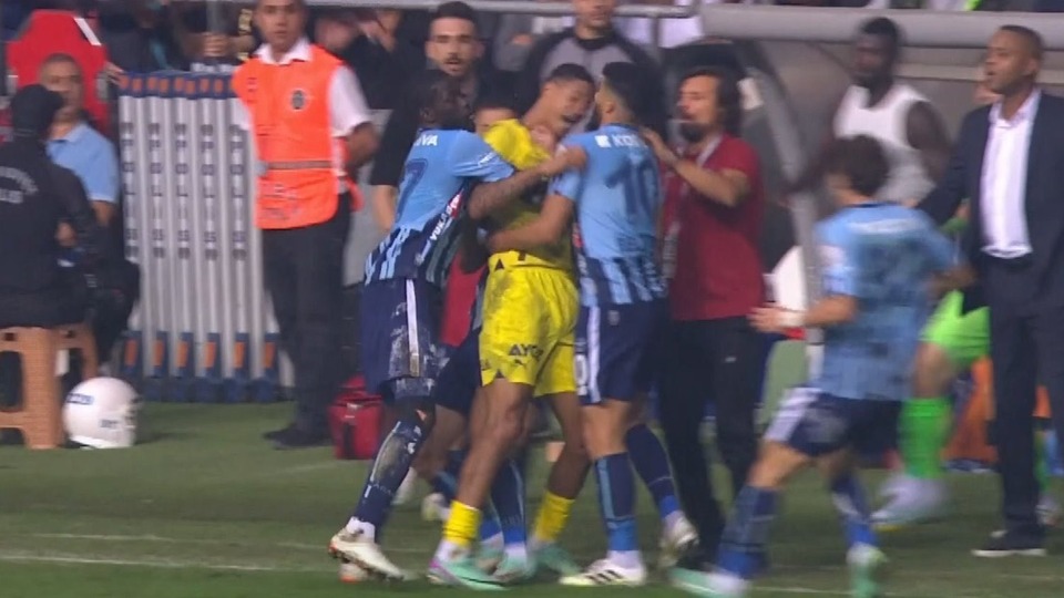 "Sokak kavgası mı, futbol maçı mı?"