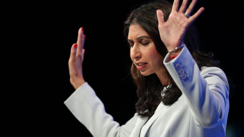 Görevden alınan eski İçişleri Bakanı Suella Braverman'dan suçlama