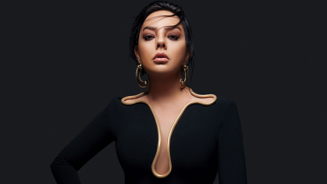 Ebru Gündeş'ten 'Aşığım Hâlâ'