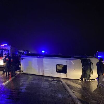 Yolcu minibüsü devrildi: 14 yaralı