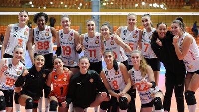 Eczacıbaşı, Bulgaristan'da set vermedi