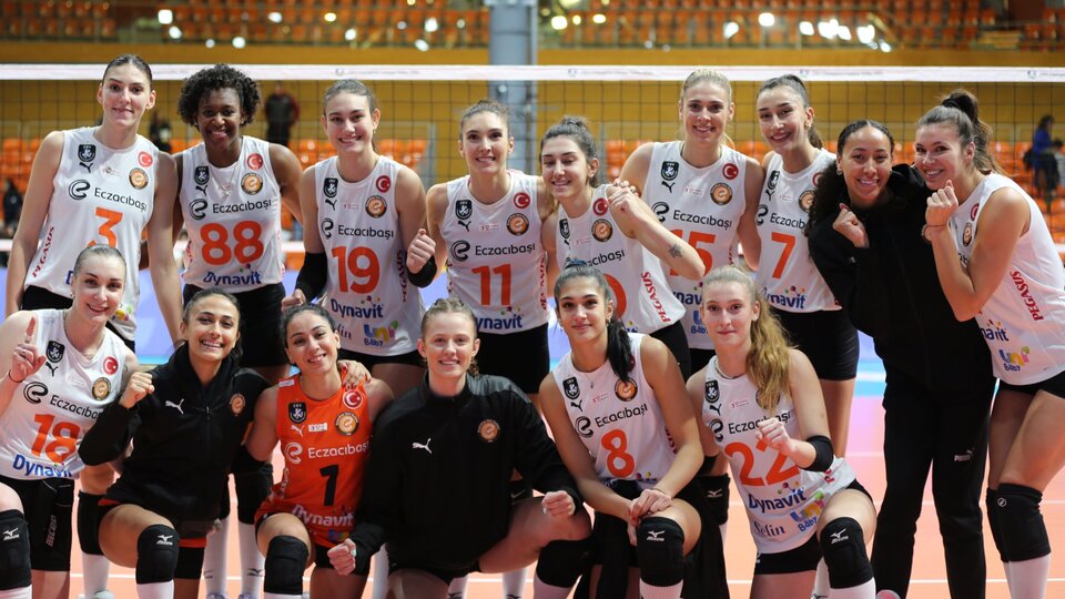 Eczacıbaşı, Bulgaristan'da set vermedi