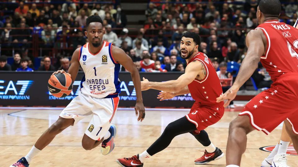 Anadolu Efes son periyotta dağıldı!