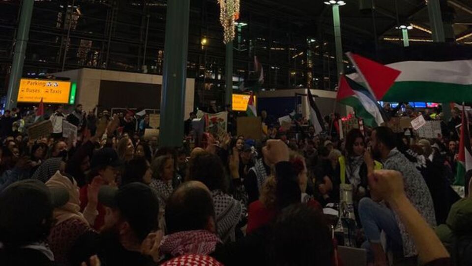 Hollanda'da Gazze'ye destek için oturma eylemi