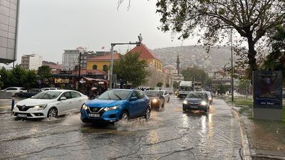"Turuncu" fırtına İzmir'de hayatı felç etti!