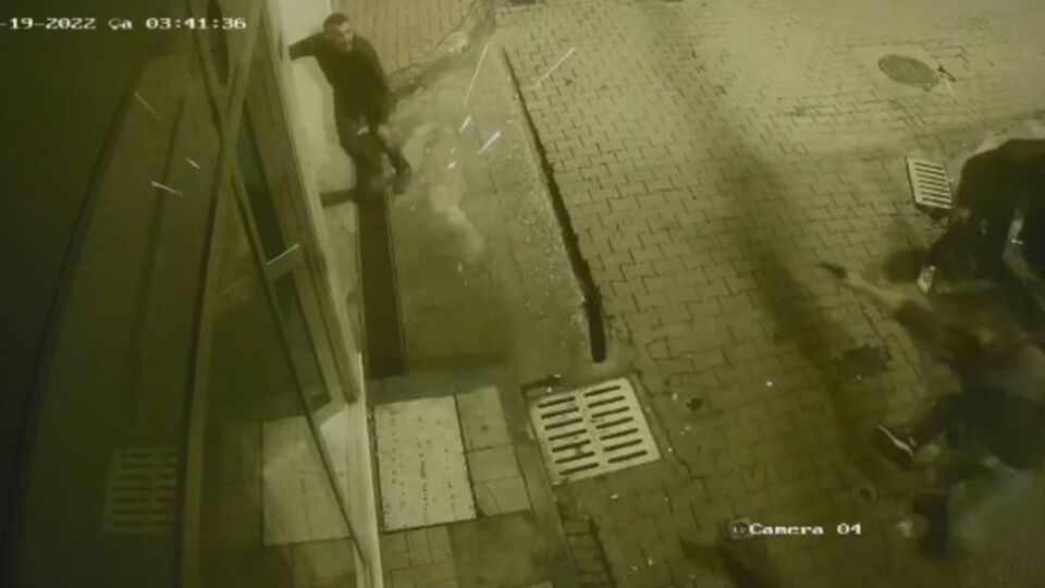 "Olay var toplanın!" diye aradı! 'Omuz atın' kavgasında 15 kurşun!