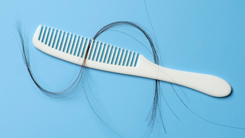 Saç dökülmesinde ne zaman doktora gidilmeli? Hindistan cevizi yağı faydalı mı?