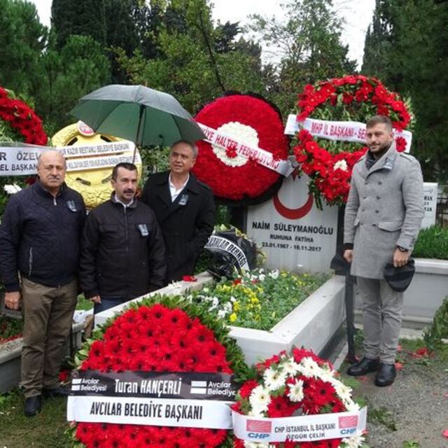 Naim Süleymanoğlu kabri başında anıldı