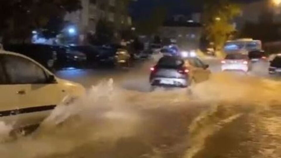 Başkent'te yollar göle döndü