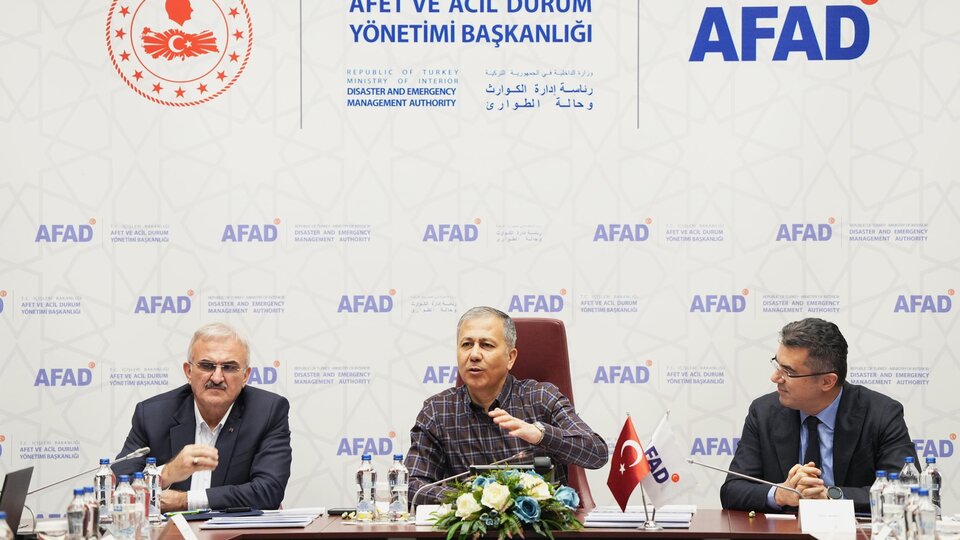 Bakan Yerlikaya'dan AFAD'la değerlendirme toplantısı