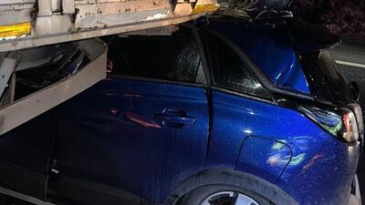 Gaziantep'te feci kaza! Otomobil TIR'ın altına girdi